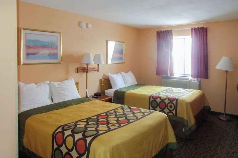 Econo Lodge Utica Eksteriør bilde
