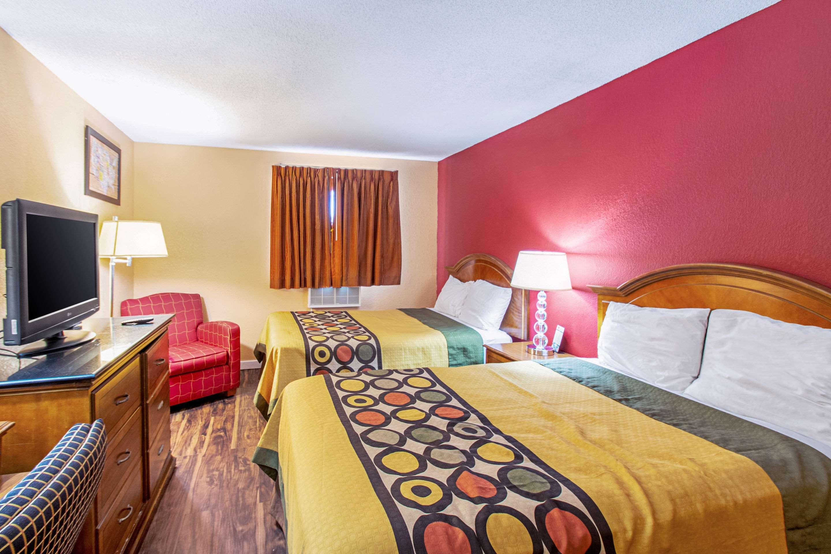 Econo Lodge Utica Eksteriør bilde