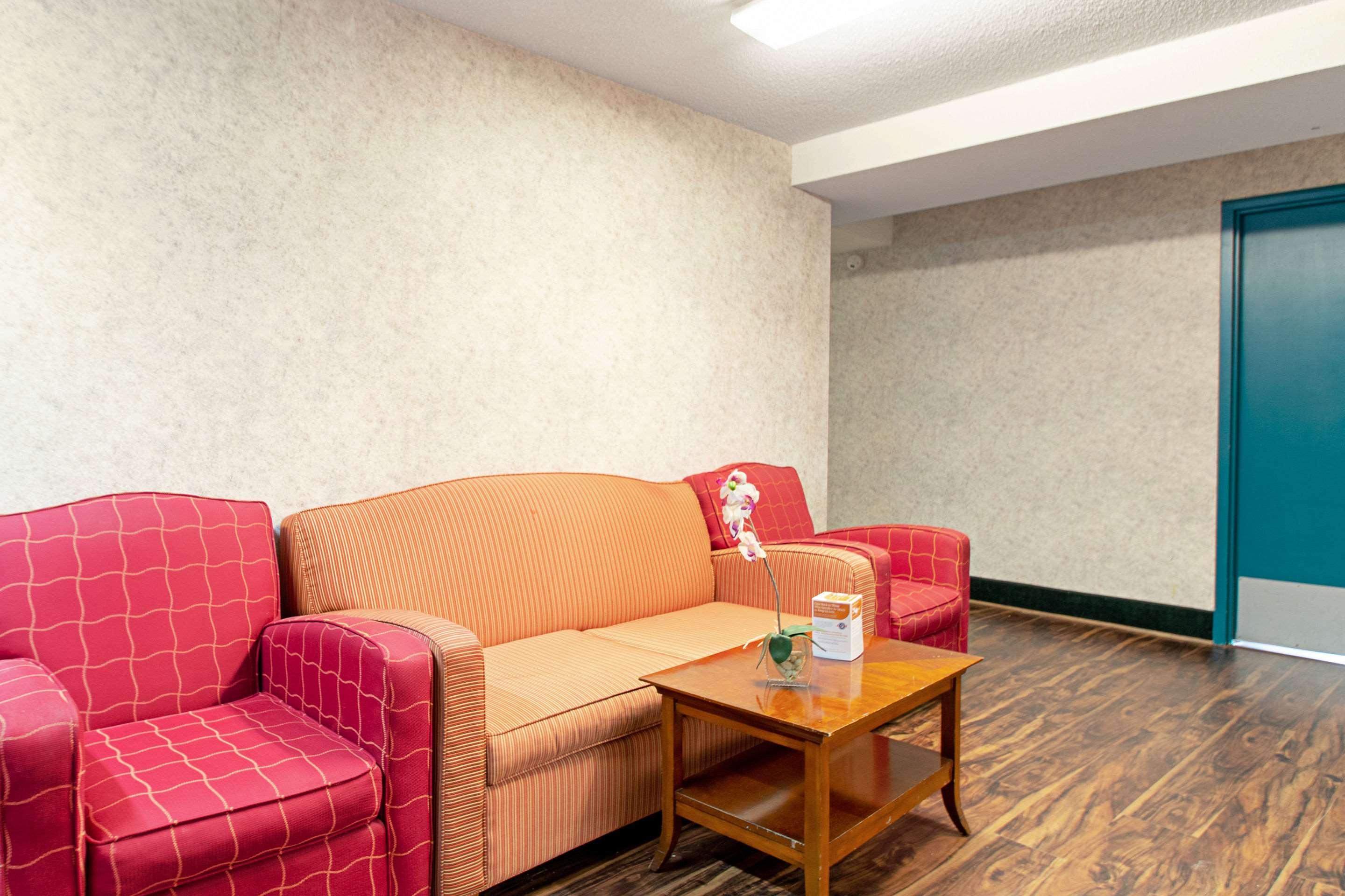 Econo Lodge Utica Eksteriør bilde