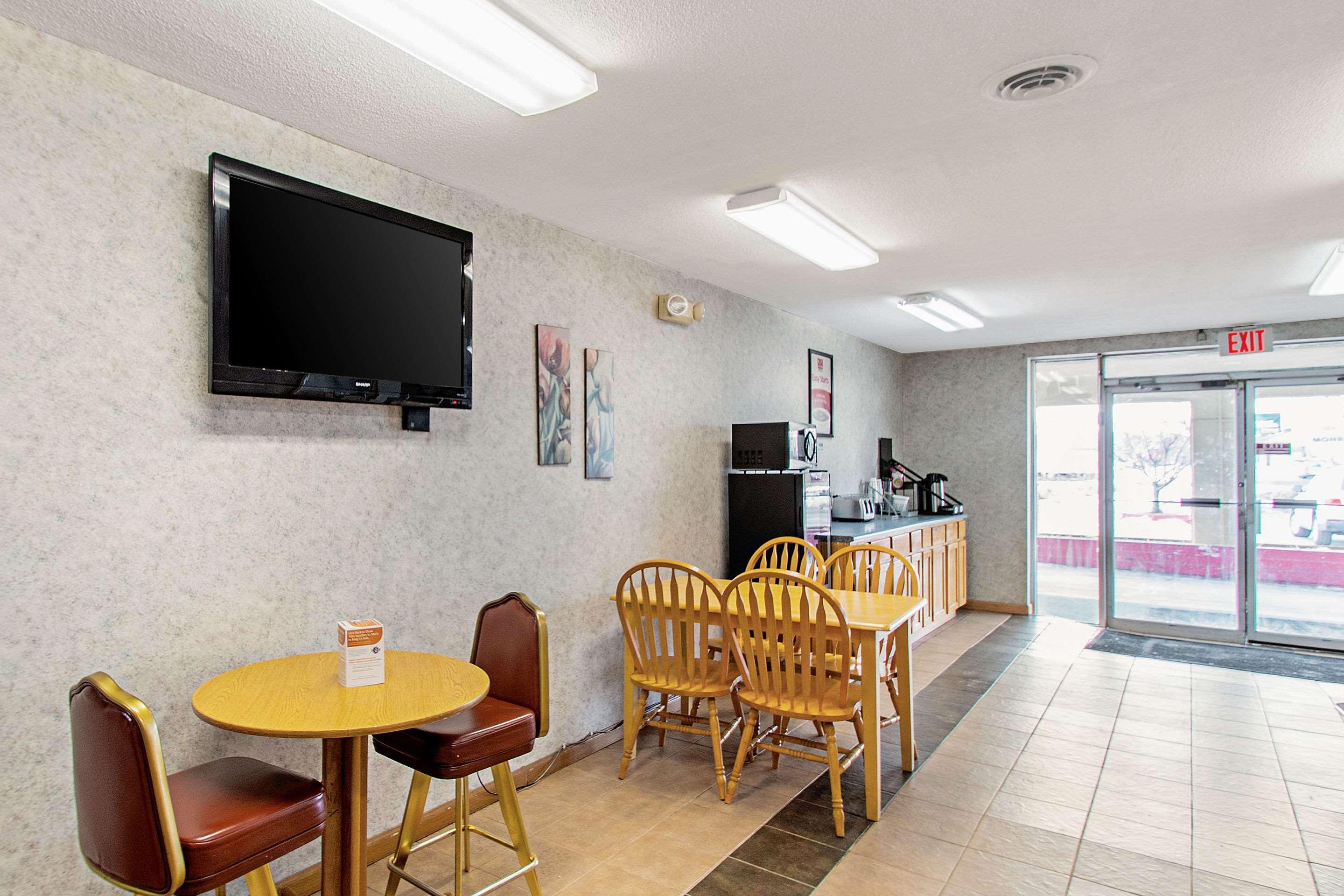 Econo Lodge Utica Eksteriør bilde