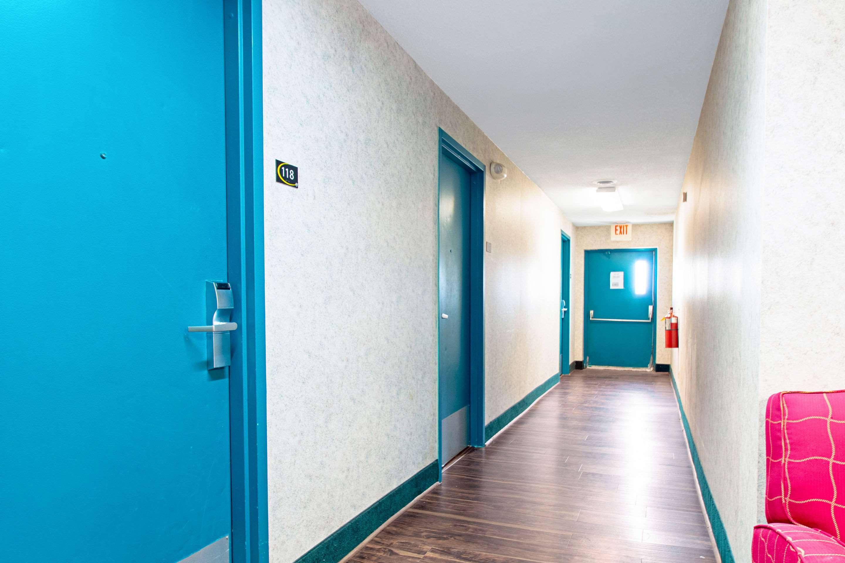 Econo Lodge Utica Eksteriør bilde
