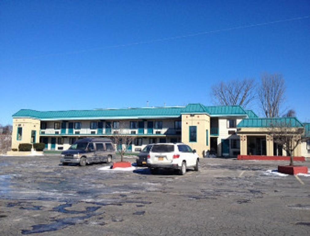 Econo Lodge Utica Eksteriør bilde