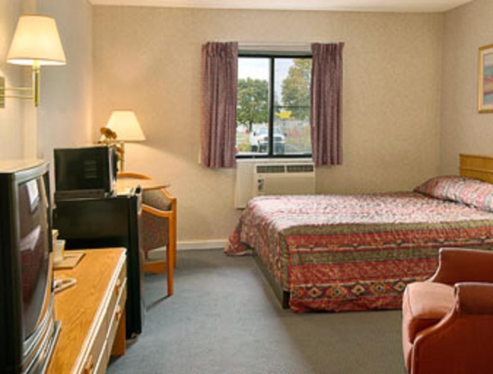 Econo Lodge Utica Eksteriør bilde