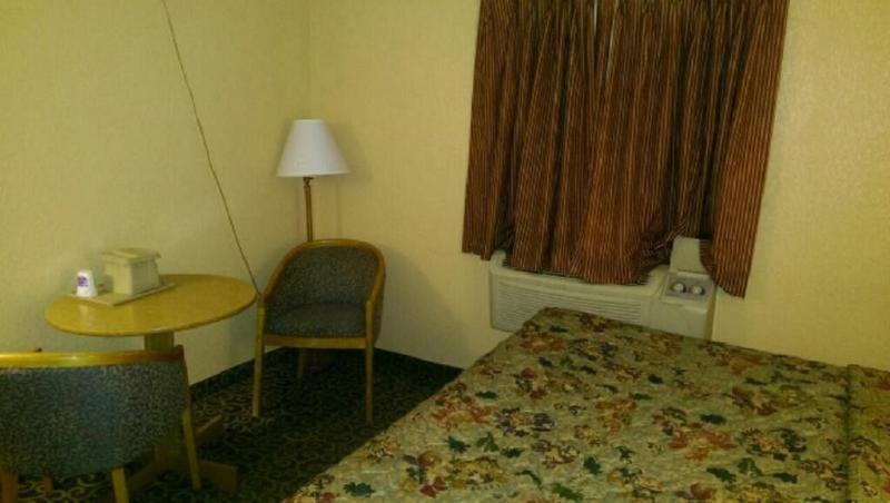 Econo Lodge Utica Eksteriør bilde