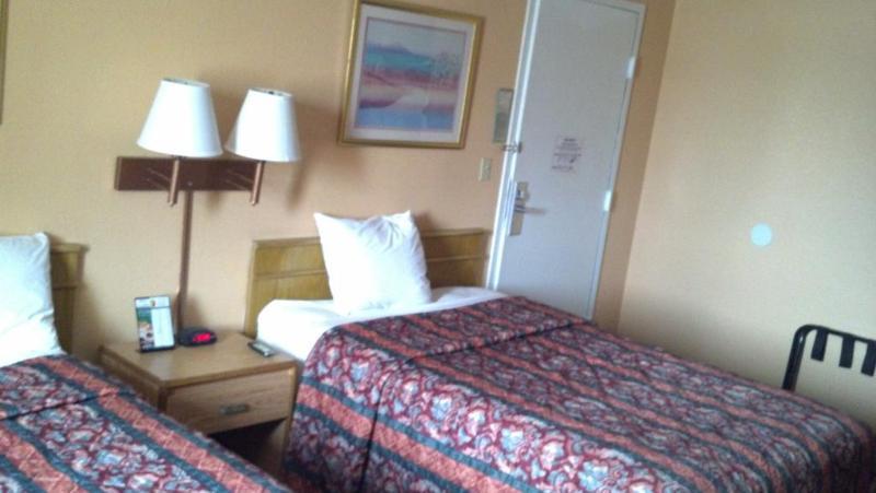 Econo Lodge Utica Eksteriør bilde