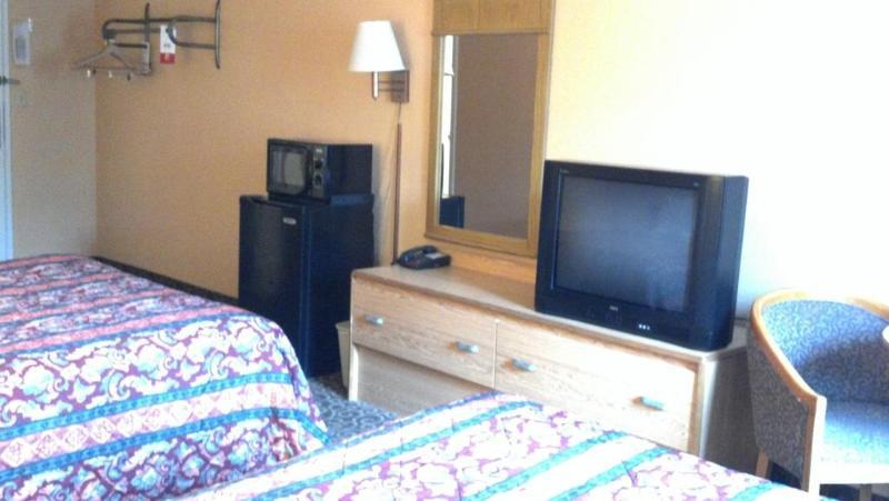Econo Lodge Utica Eksteriør bilde
