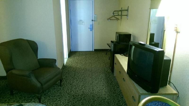 Econo Lodge Utica Eksteriør bilde