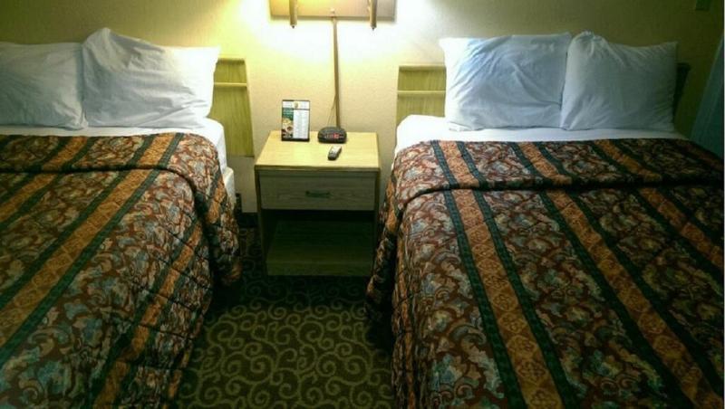 Econo Lodge Utica Eksteriør bilde